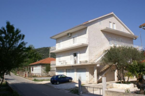  Apartments with a parking space Vinisce, Trogir - 2987  Винишче